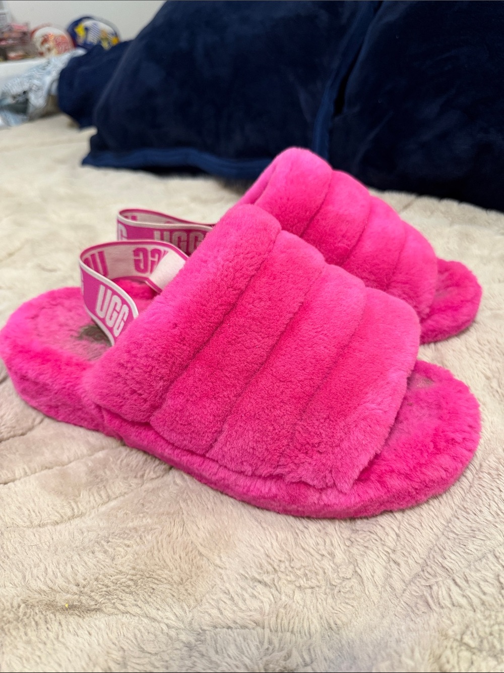 UGG Fluff Yeah Slides - Vibrant Neon Pink Sheepskin Slippers Size size 10